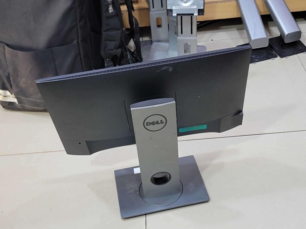 Dell 22 Inch IPS Monitor - HDMI, VGA, USB 4.0 - Image 2