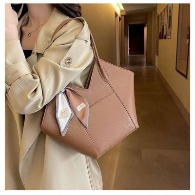 Mordern Elegant Hand Bag