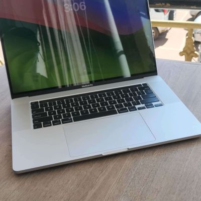 MacBook Pro 2019 - Corei7, 16GB RAM, 512GB SSD